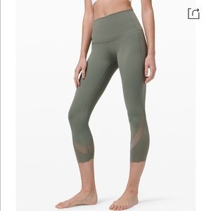 Lululemon wunder under scalloped hem HR crop